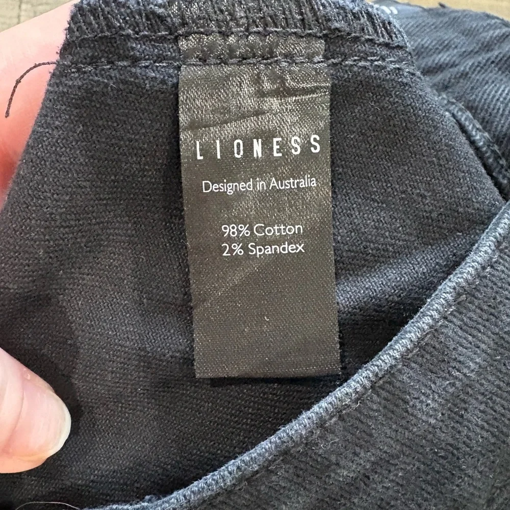 Lioness‎ Black Denim Mini Skirt Small Front Slit Zip Back Edgy Streetwear